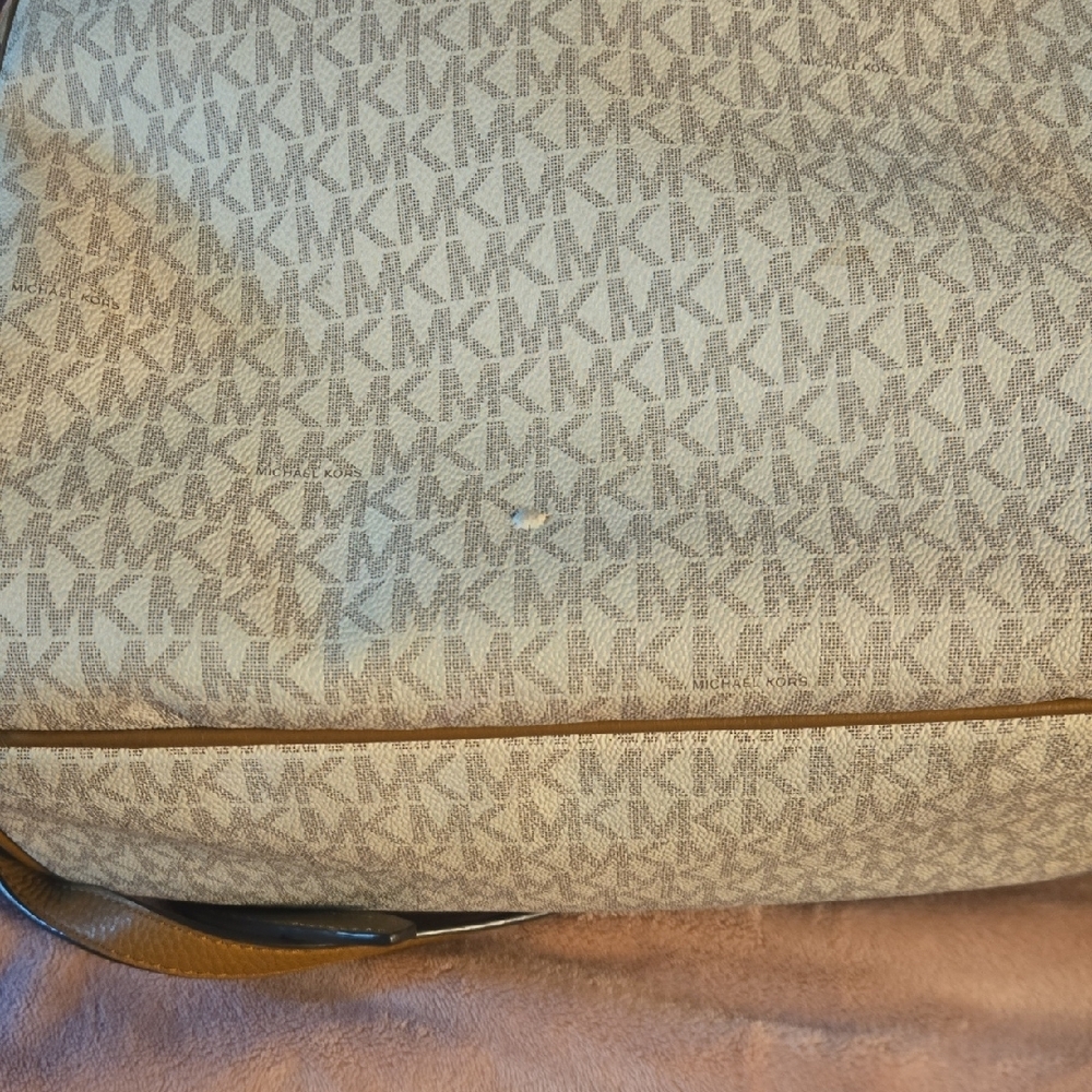 Michael Kors Monogram Cream Backpack - Picture 3 of 8